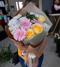 Букет цветов из:  Герберы, Розы и Хризантемы в Краснообске